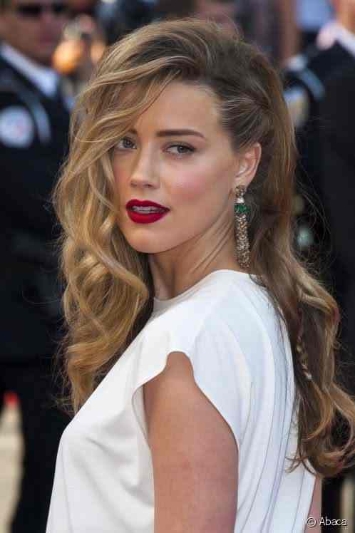 Deep Side-Parted Glamour Cut