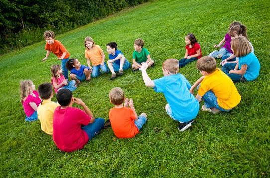 kids playing game